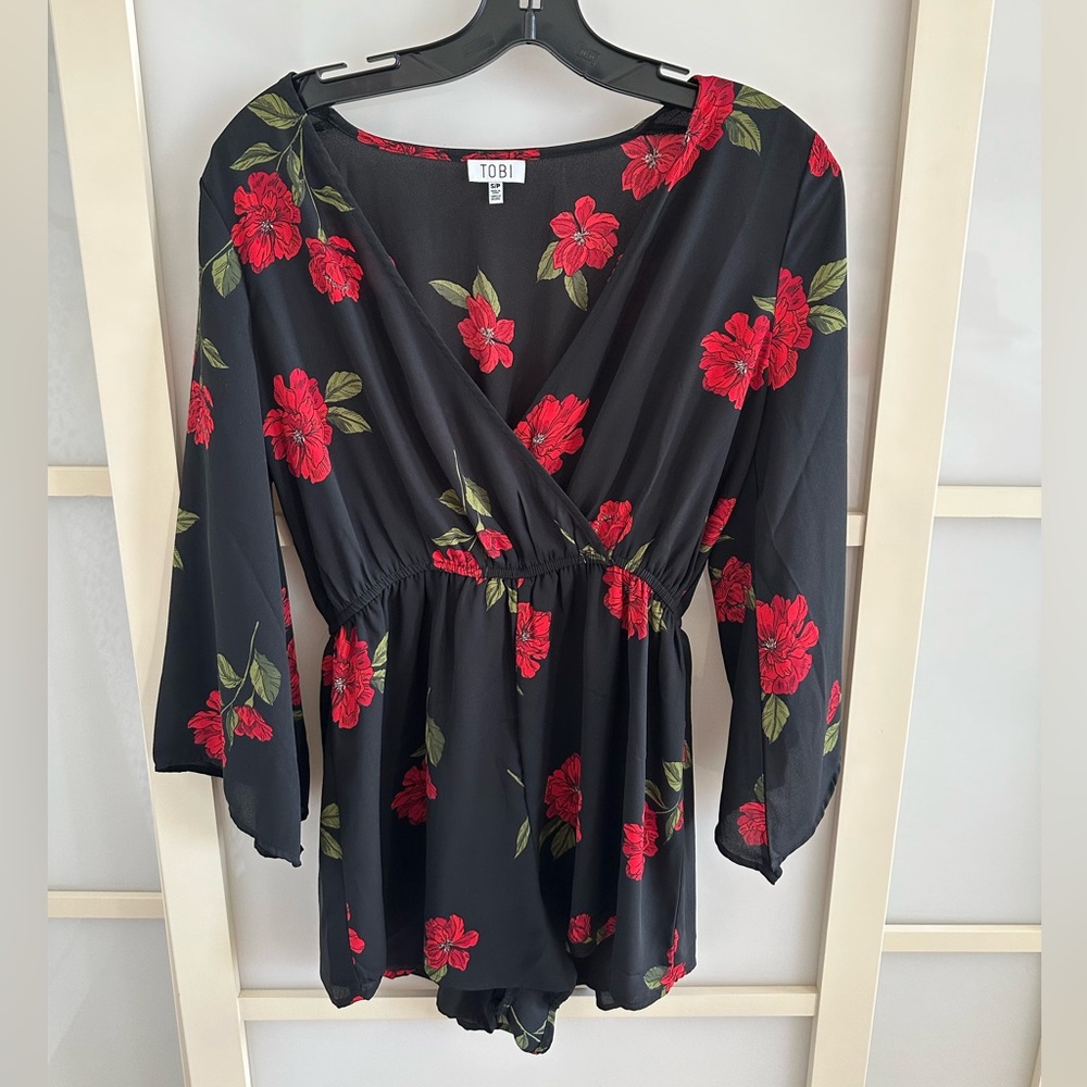 Tobi black and red floral romper size small
